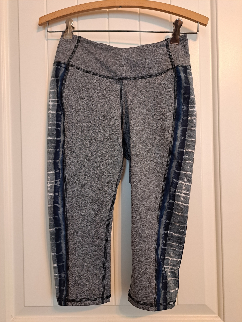 Guy Harvey Ocean Print Performance Crop Leggings - Size XS